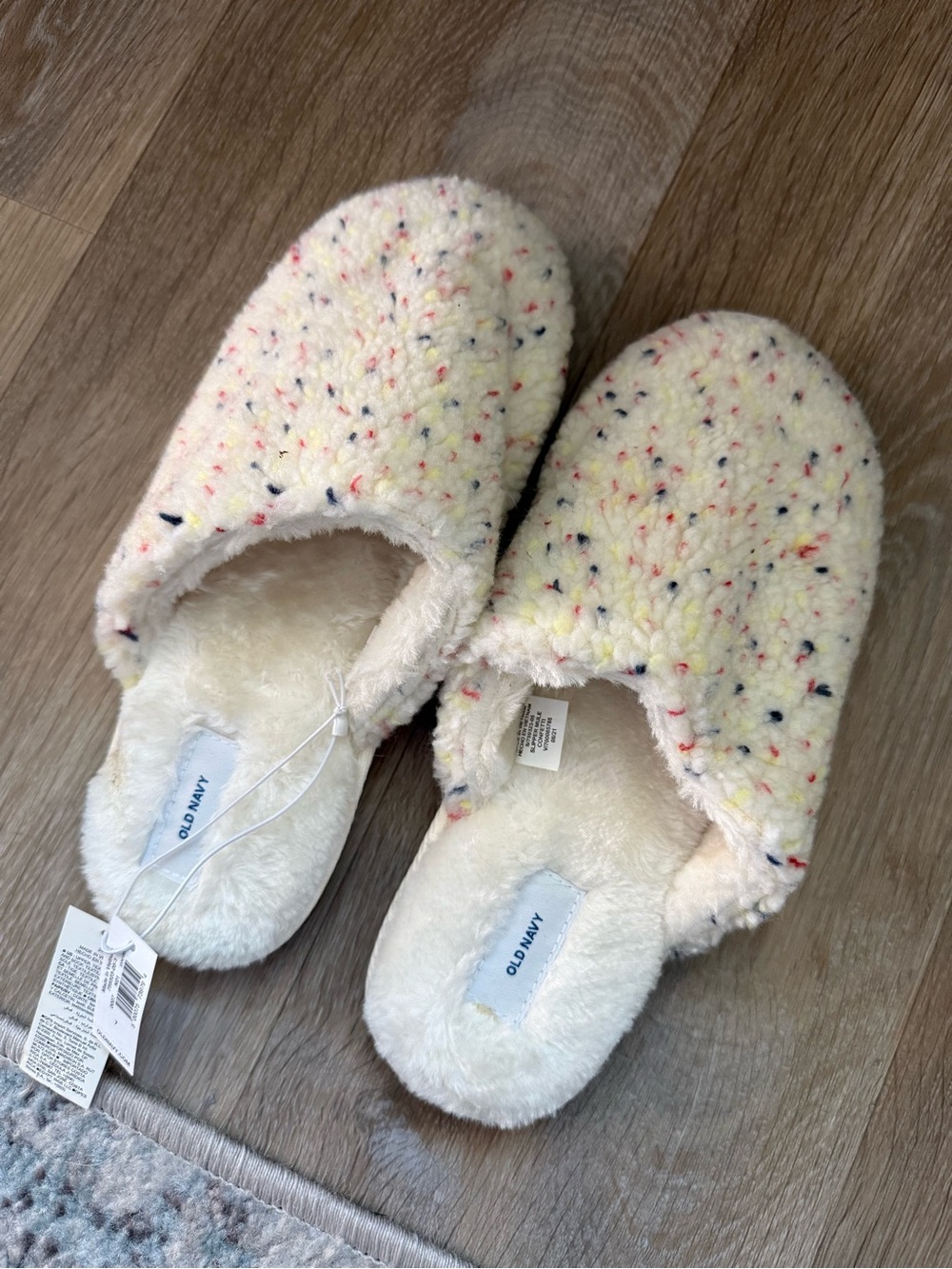 Old Navy Cream Speckled Plush Slip-On Slippers